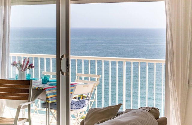 Piso idílico y singular con espectaculares vistas al mar. Parking y wifi.