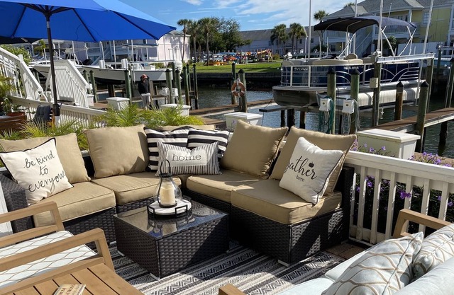 ¡Si usted está buscando paraíso, su búsqueda para aquí en este condominio de Waterside!