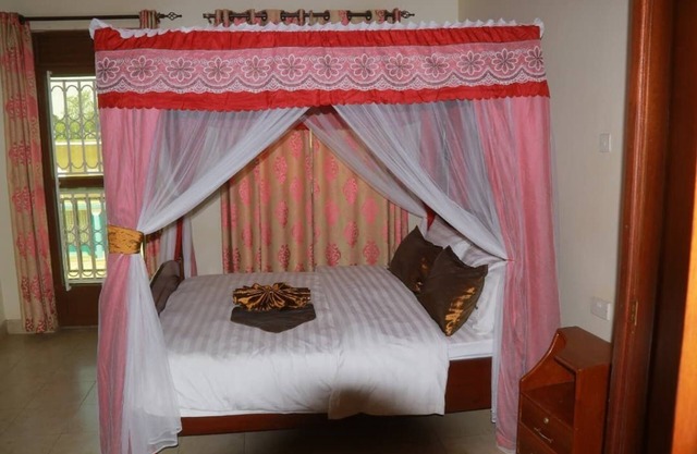 IHURU 50 HOTEL AND GARDENS