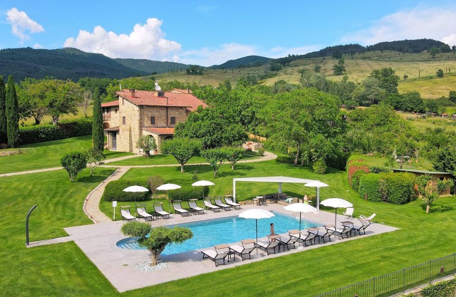 "IL GELSO by Fewo-Toskana" Tuscany, vacation villa with private pool, 12 bedrooms.