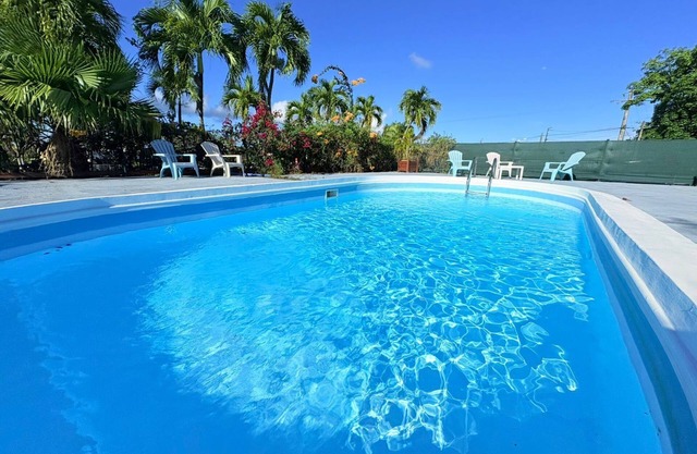 ILET SOLEIL 2 5 minutes from the beach! Lovely terrace for lounging