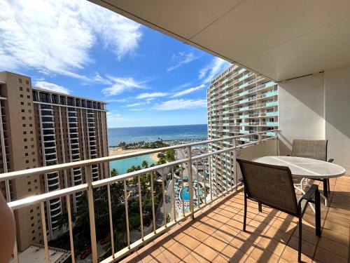 Ilikai Apt 1822-2BR2BA Modern Unit with Ocean &Harbor Views No resort fees