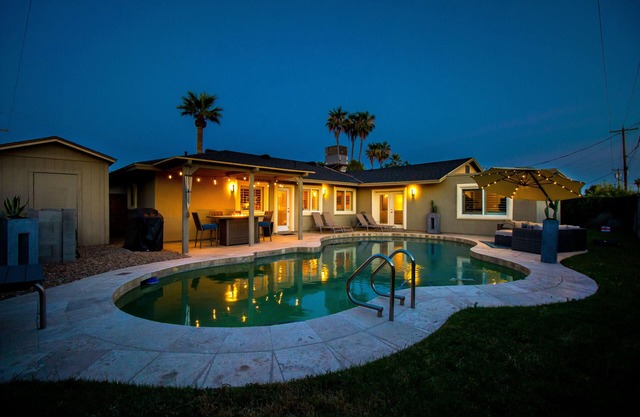 Inmaculada casa cerca de Old Town Scottsdale y ASU! 5 habitaciones y piscina climatizada!