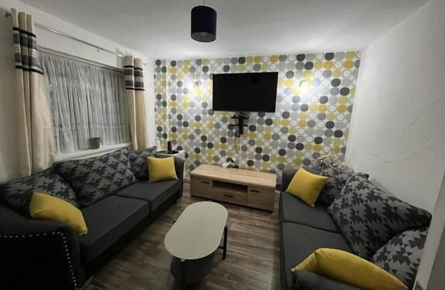 Impeccable 2-Bed House Near City Centre