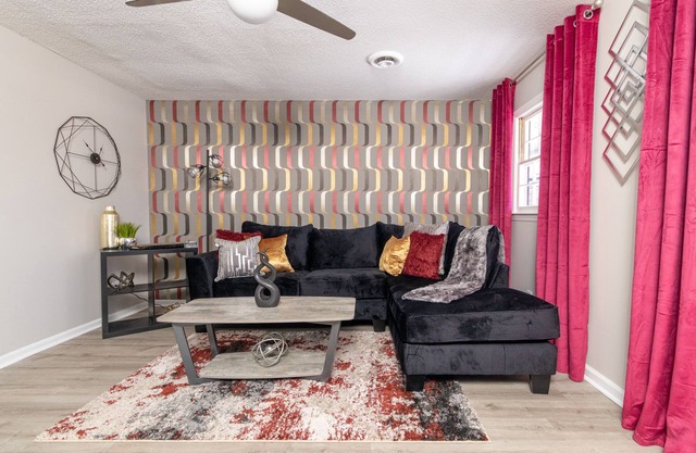 Impeccable 2BR Apartment Upstairs Fast WiFi