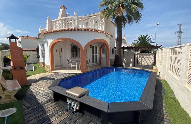 Frente Al Mar. Rosales (NR). Lujosa Villa con aa, wifi y piscina