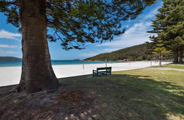 In the heart of Middleton Beaches café precinct, this 2 storey townhouse awaits