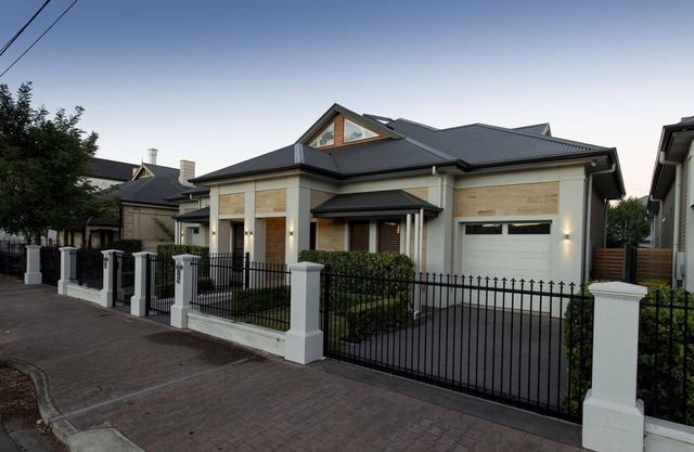 En el corazón de Glenelg en Gordon St Villas