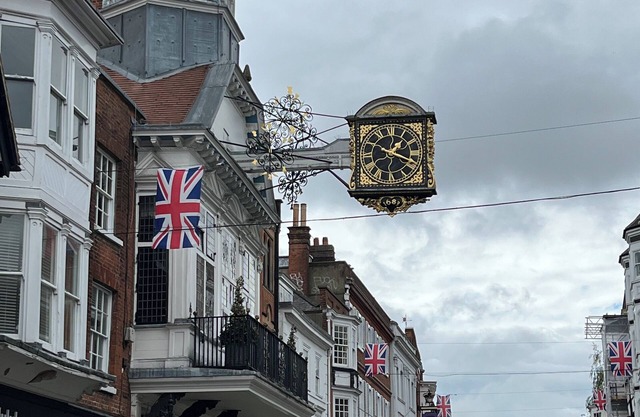 In the heart of Guildford and the Surrey Downs, 35 minutes by train from London