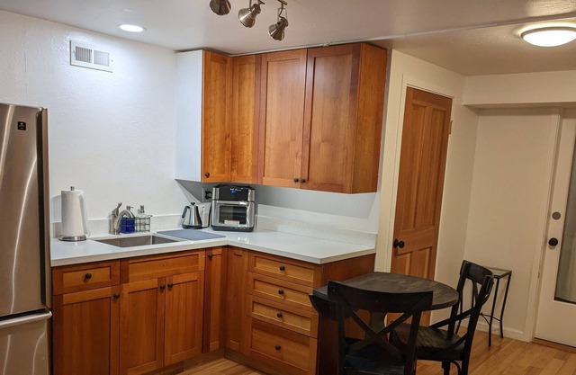 "In the Trees" Private apartment in a house