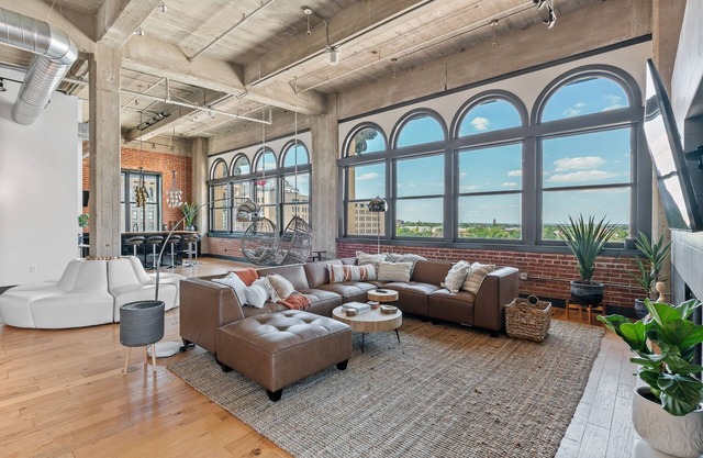 Incredible 2 story city penthouse with rooftop pool, hot tub & views!