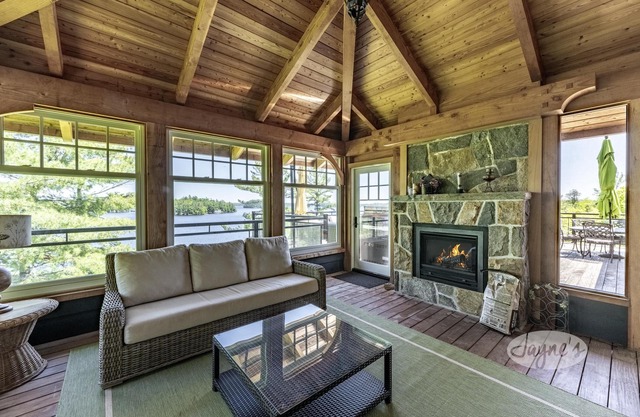 Incredible 9 bdrm, 9 bath, Tennis Court! Nanny Suite! Gym! Lake Muskoka!!!