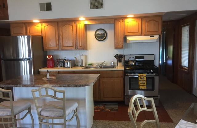 Chain o Lakes, Bluff Lake waterfront w boat slip inc, SLEEPS 6