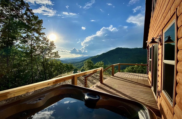 Incredible Views & Location/Private/Hot Tub/Wi-Fi