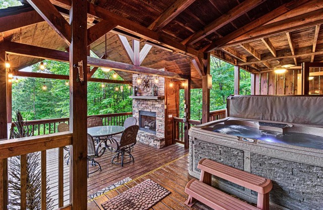 Incredible Views! - Pet Friendly - Aska Adventure Area - Bearfoot Bungalow