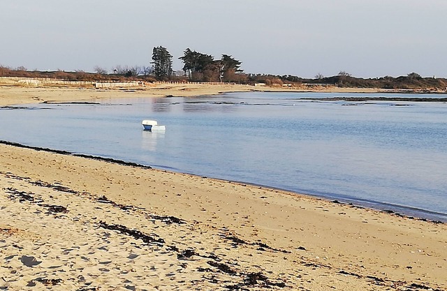 Independant studio, beach and fishing, hiking trails, harbour and shops 800m