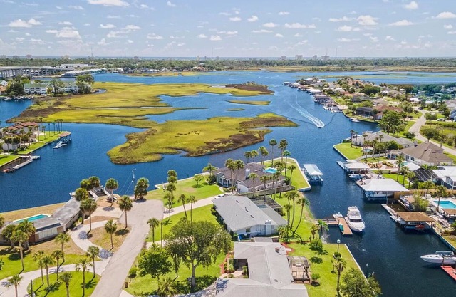 Intercoastal waterfront home w/pool & Breathtaking Views 1mile from Mayo Clinc