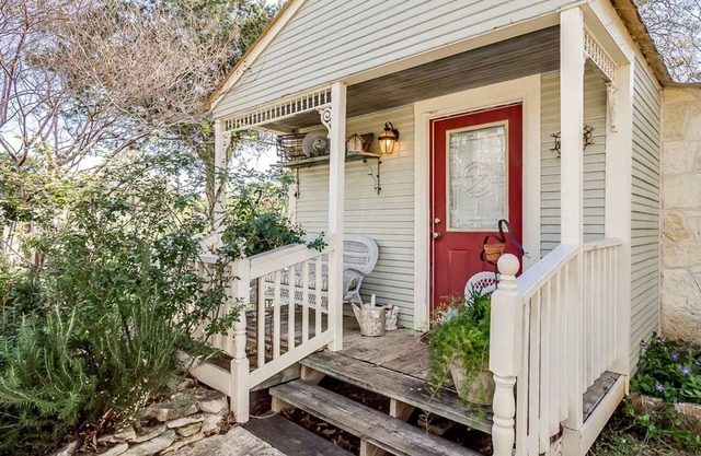 Intimate Bandera Cabin Rental for a Romantic Hill Country Getaway