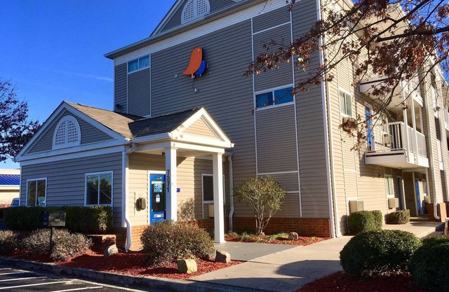 InTown Suites Extended Stay North Charleston SC - Ashley Phosphate