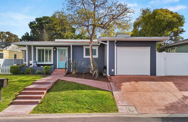 Inviting 3BR Steps to Dining & Attractions