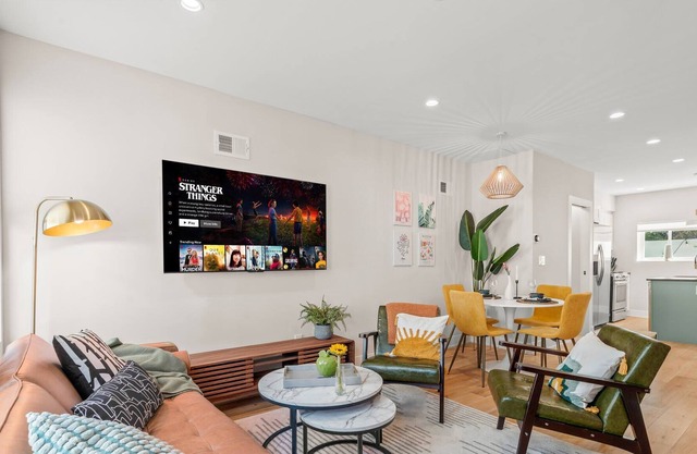 Inviting Family Oasis & E Passyunk Game Home