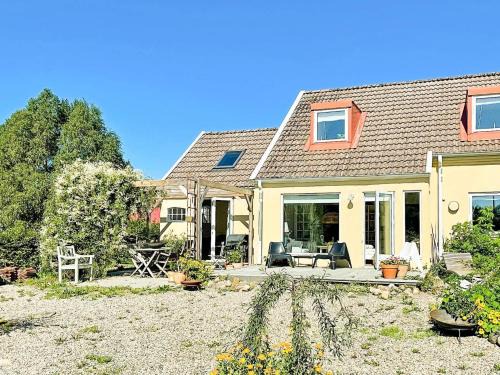 Inviting Family Retreat in Osterlen