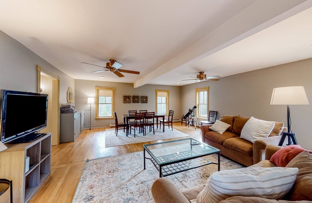 Inviting home with WiFi, internet, washer/dryer, and historic charm