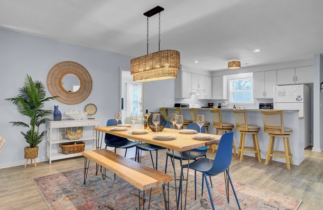 Ion by AvantStay | Walk to Beach, Dining, Shopping | Central Location | Deck