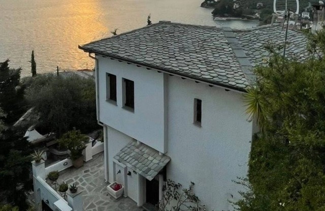 Iris Sea View Villa - Impeccable view only a 5 min walk from the nearest beach!