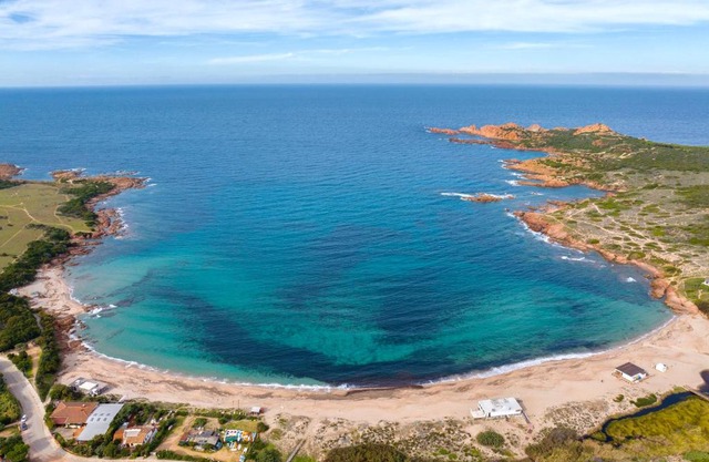 ISA-Residence with swimming-pool in Isola Rossa, apartments with air conditioning and private outdoor area