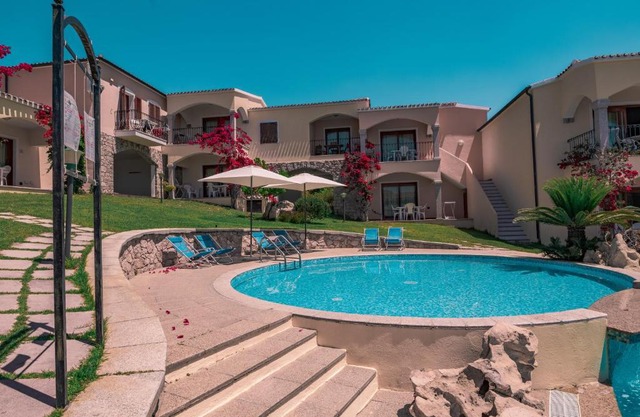 ISA-Residence with swimming-pool in Badesi, apartments with air conditioning and private outdoor space