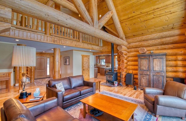 ¡Nuevo listado! Island Park Paradise-Beautiful Cabin, duerme 10!
