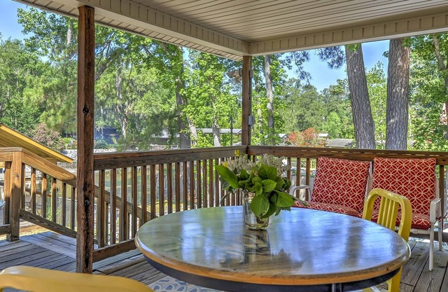 Isla de Wight ‘Lance’s Treehouse’ w / Backyard & Dock