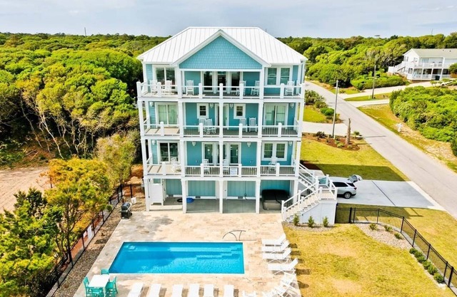 Isle Stay Awhile, Almost Oceanfront House in Emerald Isle, NC!