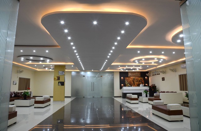 El Hotel Mariya International está situado en Bodhgaya, cerca del templo de karmapa.