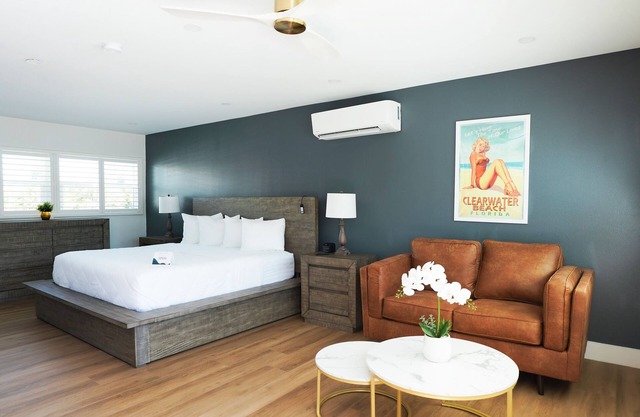 Ivory Sands Beach Suites - Honeymoon King Jacuzzi Suite