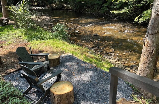 J Creek Retreat-Gorgeous Townhome on Creek, Great Location!