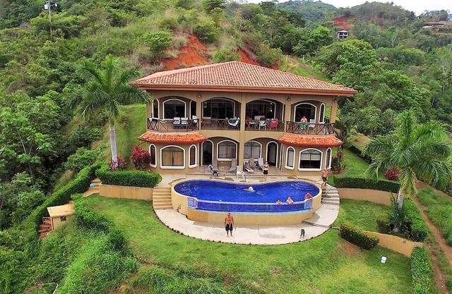 Villa Adosada en Playa Hermosa; mejor valor en la meca del surf en Costa Rica