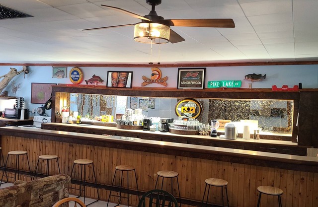 Jake's Bed & Bar 3BR, 7 beds, SXS Snowmobile Trail Access, Fire Pit, Grill, Wifi