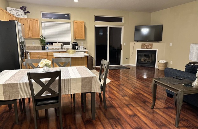 Jan-Mar, 30% Monthly Discount / Modern 3B/2.5BA House