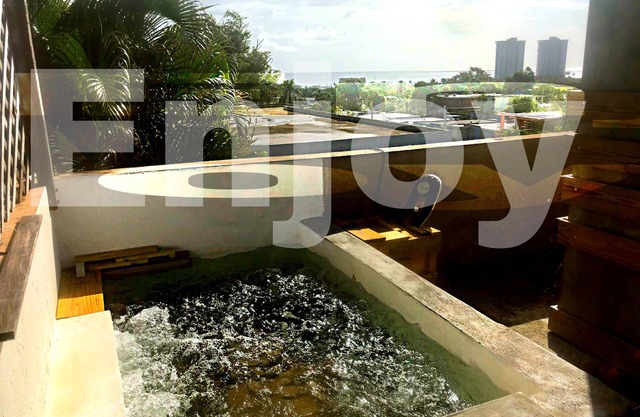 Jay’s home by the beach and rainforest couples retreat