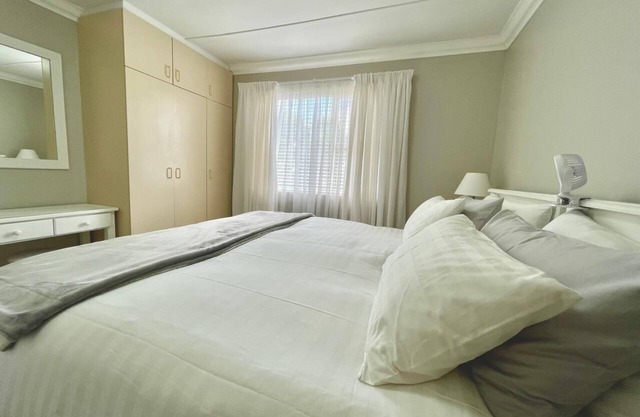 JEFFREYS BAY!!! CLOSE TO POPULAR BLUE FLAG STATUS BEACH!!