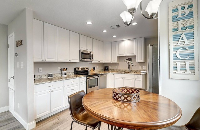 Jewel's Peace Of Paradise 2 Bedroom Home by RedAwning