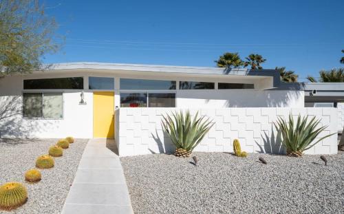 Jeweled Oasis Saltwaterpool Dog Friendly!