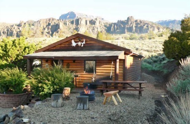 Casa de huéspedes de 2 dormitorios con vistas a la montaña y aventura al aire libre.