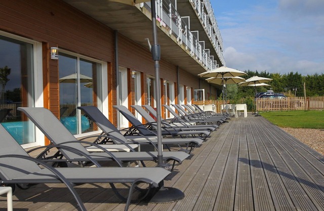 Appartement moderne isolé avec accès au sauna et à la piscine!