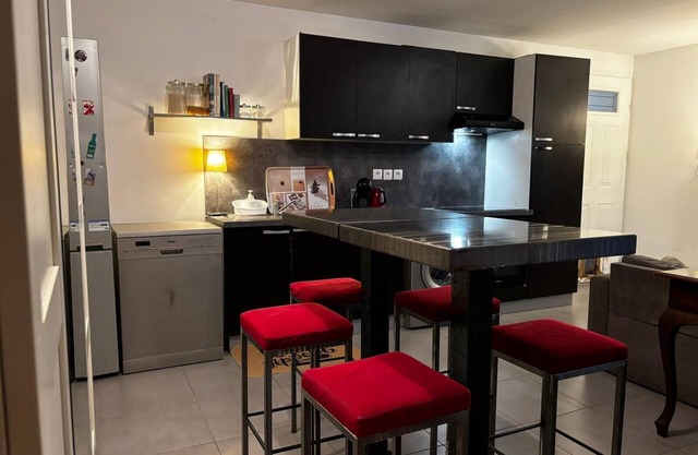 Joli Appartement Dans Petite Résidence Privée, Très Calme