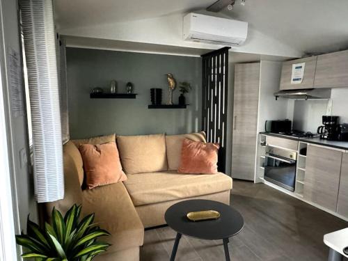 Joli Bungalow 464, 4-6 pers, wifi, terrasse, Camping Siblu Lac des Rêves Lattes