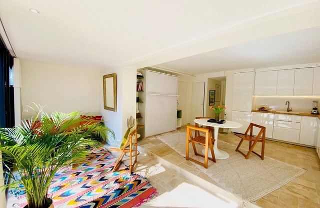 Joli Rez de Jardin Avec Piscine Privative