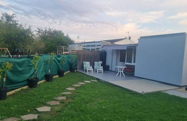 Jolie Maisonnette Avec Terrasse et Jardin